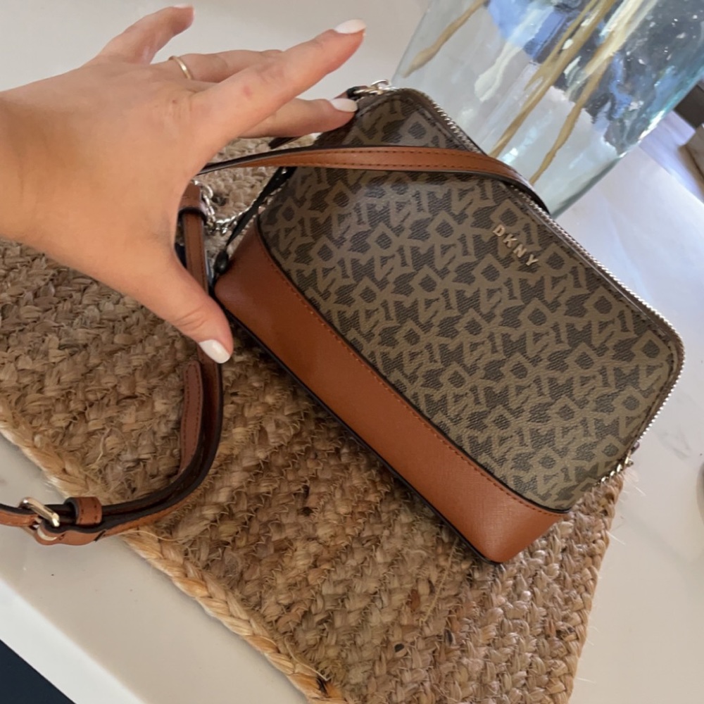 NEW DKNY crossbag! Perfect for the summer ❤️